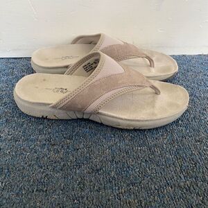 Route 66 women 8 leather upper slip on flip flops w/smoothe comfort arch sole